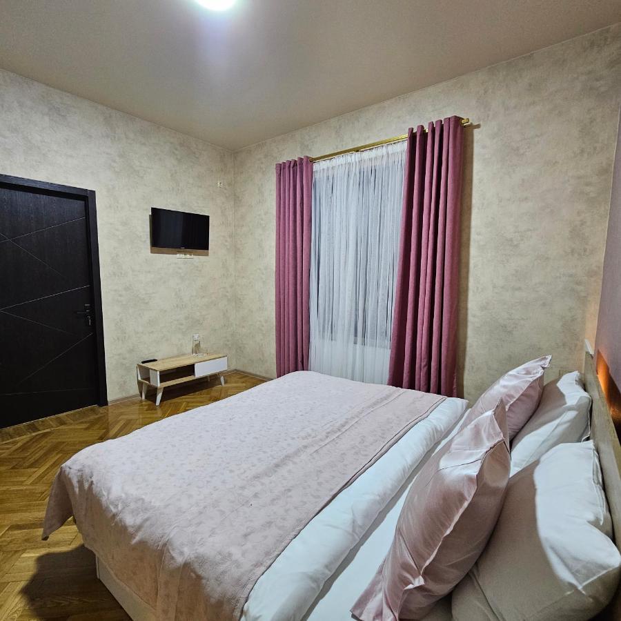Memory Basket Hotel Kutaisi Ngoại thất bức ảnh