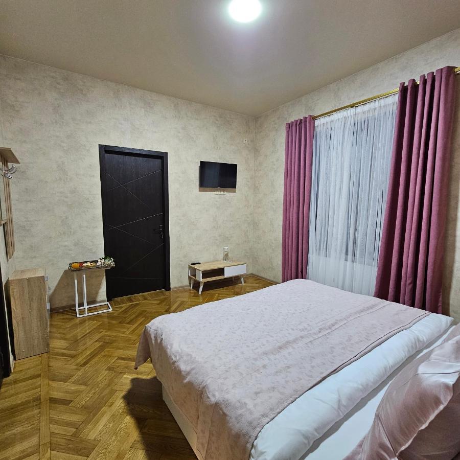 Memory Basket Hotel Kutaisi Ngoại thất bức ảnh