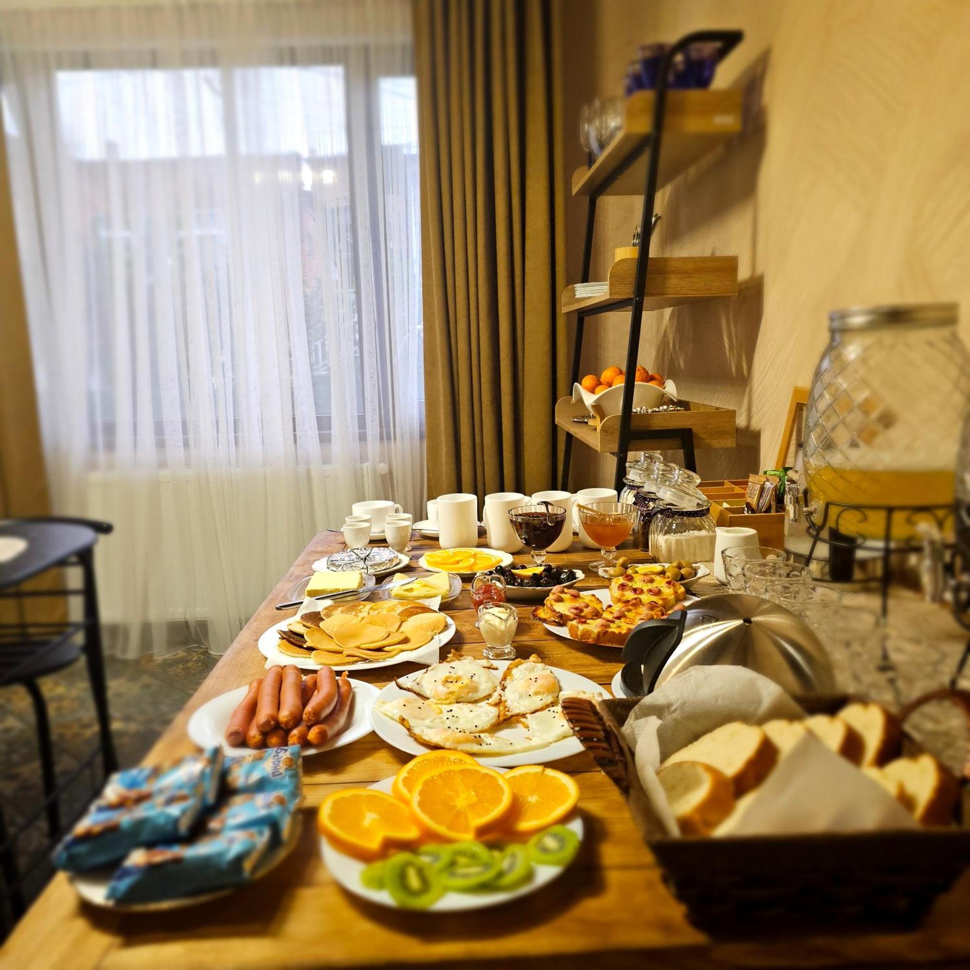 Memory Basket Hotel Kutaisi Ngoại thất bức ảnh